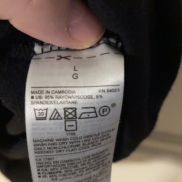 Old navy black top in size large - Picture 5 of 6